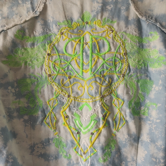 Roar new attacks button up embroidered top - Picture 9 of 13